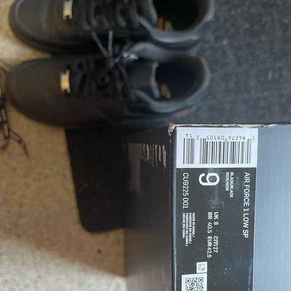 COPY - Supreme X Air Force 1.  Size 9 no creases comes with box and extra supre… - Picture 5 of 9
